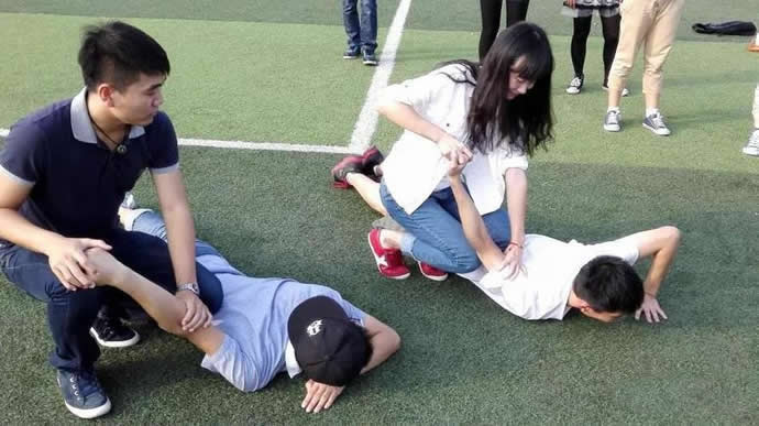 ׽